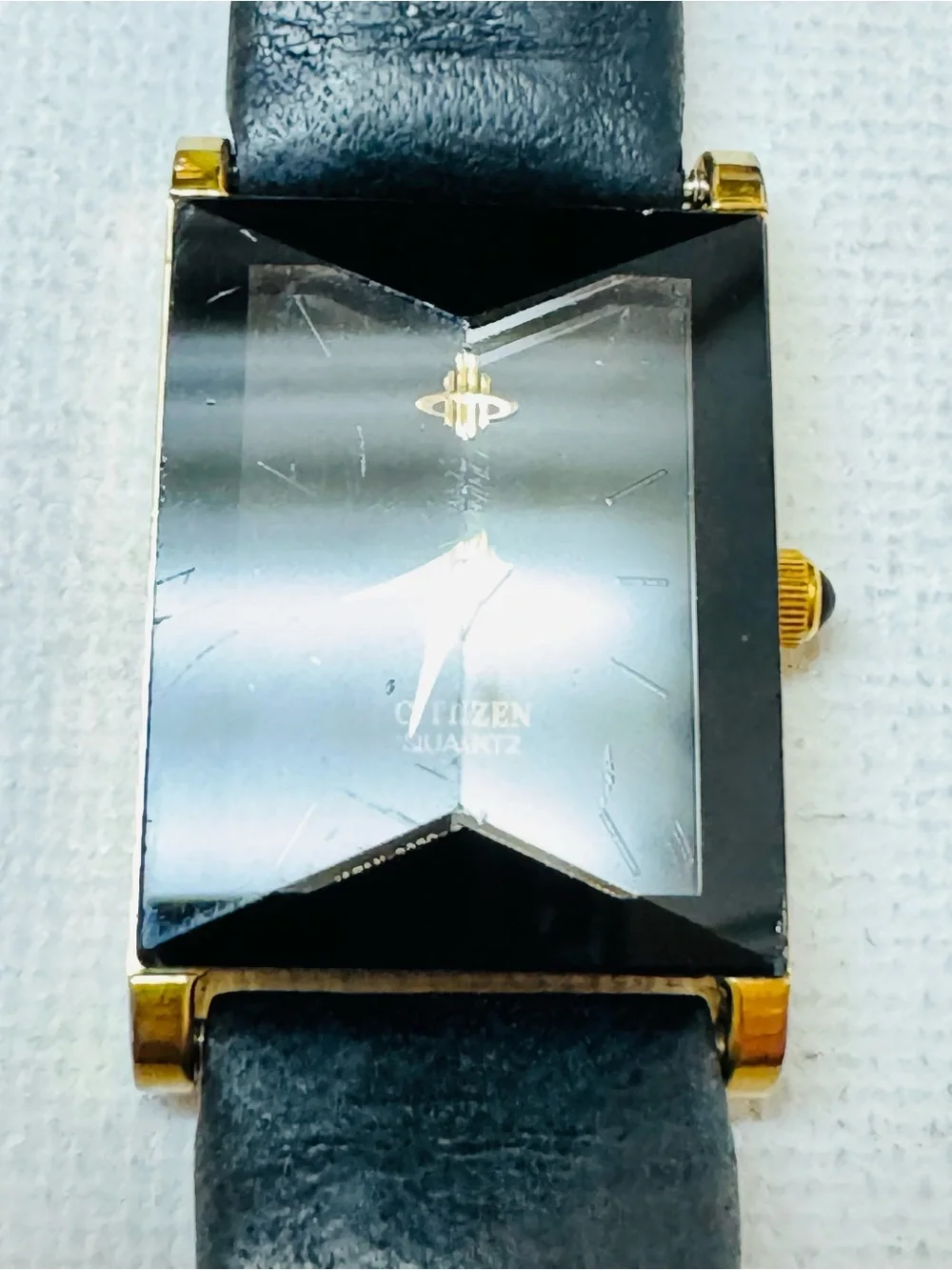 Vintage Citizen Strada Beveled Crystal Women's Gold Black Tank Watch 3220-S25732